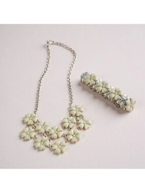 Vintage Inspired Flower & Pearl Bib Necklace & Bracelet Set